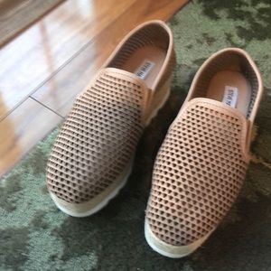 Steve Madden platform Koreen 7.5. Tan